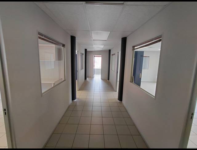 151M² OFFICE TO LET IN FOURWAYS
